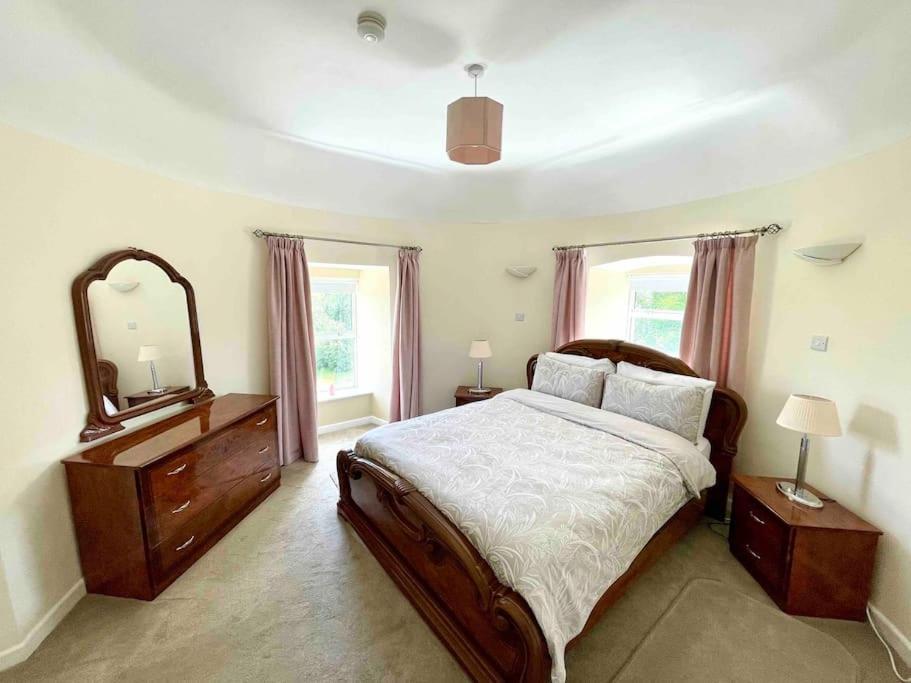 Beautiful Farmhouse An Hour'S Drive From Four Irish Cities كلونيمل المظهر الخارجي الصورة